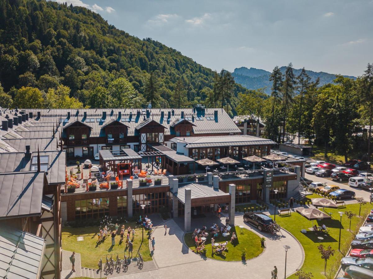 Szczawnica Park Resort & Spa Exterior foto The resort's main village